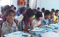 Hỗ trợ ăn trưa cho học sinh huyện miền núi Khánh Sơn, Khánh Hòa