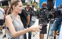 Angelina Jolie làm phim về Campuchia vì con trai