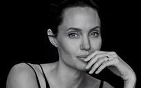 Angelina Jolie hân hoan chào đón tuổi già