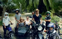 Gia đình Angelina Jolie - Brad Pitt và những khoảnh khắc ngọt ngào