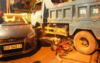 Xe ben lấn đường, tông bị thương 4 người