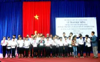 Trao 120 suất học bổng cho học sinh nghèo, vượt khó tỉnh Quảng Nam
