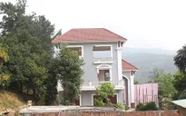 Bắt đầu tháo dỡ biệt thự xây dựng trái phép trên núi Hải Vân