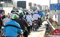 Thu phí cầu Đồng Nai làm ùn tắc giao thông