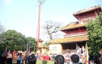 Tái hiện lễ hạ nêu tại Hoàng thành Huế