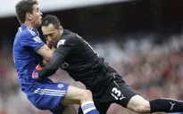 Trọng tài “bỏ qua” 3 quả penalty trong trận Arsenal – Chelsea
