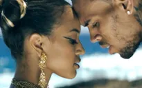 Bạn gái gốc Việt quyến rũ trong MV của Chris Brown