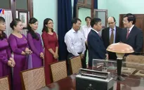 Chủ tịch nước dâng hương tưởng niệm Chủ tịch Hồ Chí Minh