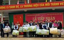 Phó Chủ tịch Quốc hội Tòng Thị Phóng thăm, tặng quà tại Nghệ An