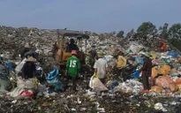 Cuộc sống hàng ngàn người dân Bến Tre đảo lộn vì ô nhiễm rác thải