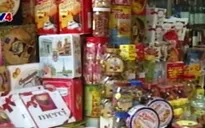 Người dân Hà Nội háo hức sắm Tết