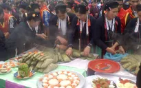 Thưởng thức bánh chưng gù độc đáo của người Dao đỏ