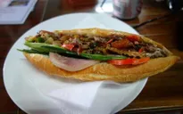 Bánh mỳ phố cổ Hội An khiến du khách nước ngoài nức lời khen ngợi