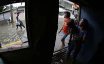 Bão Koppu đổ bộ vào Philippines, nhiều người mất tích