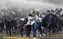 Sinh viên Chile bạo động đòi cải cách giáo dục