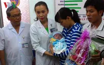 Bé sơ sinh bị dao đâm vào đầu sẽ xuất viện vào ngày mai (28/8)