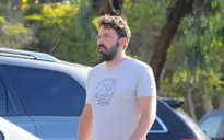 Ben Affleck dựa vào mẹ sau khi hôn nhân đổ vỡ