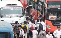 Giao thông căng thẳng trước ngày nghỉ lễ