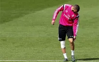 Chấn thương y hệt Modric, Benzema chắc chắn ngồi ngoài trận derby Madrid