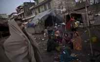 Người dân khu ổ chuột ở Pakistan chống chọi với nắng nóng lịch sử