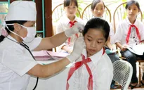 Bảo hiểm y tế cho HS-SV: Có nhà trường thu thêm bảo hiểm ngoài
