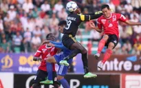 Thua ngược ĐTLA, Bình Dương vẫn giữ ngôi đầu V.League 2015