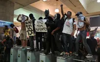 Brazil: Tuần hành phản đối tăng giá vé xe bus, tàu điện