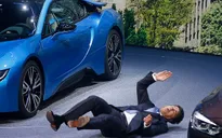 CEO BMW “đột quỵ” trên sân khấu trong lần đầu ra mắt