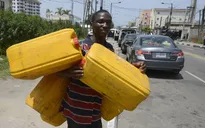 Nigeria đối mặt với khủng hoảng nhiên liệu trầm trọng