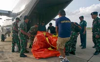 Indonesia sử dụng khinh khí cầu trục vớt đuôi máy bay QZ8501