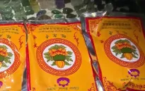 Người dân đua nhau mua bột trừ tà dịp rằm tháng 7