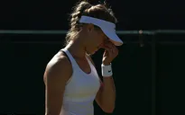 Bại tướng Bouchard thoát tội mặc “phụ kiện” đen ở Wimbledon