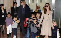 Đại gia đình Angelina Jolie rủ nhau đi trượt băng