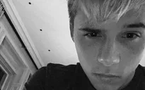 Brooklyn Beckham gây sốt với mái tóc vàng chóe