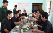Quảng Trị: 10 thuyền viên tàu An Phú Khang đã cập bờ an toàn