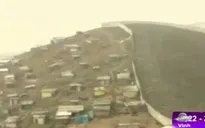 Bức tường ngăn cách hai thế giới giàu - nghèo tại Peru