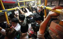 Hà Tĩnh: Bắt xe ô tô giả danh xe bus, chở quá số người quy định