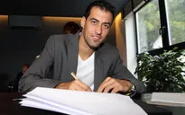 Busquets gia hạn hợp đồng với Barcelona đến năm 2019
