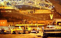 TPHCM: Cần cẩu gãy đôi đè trúng nhiều công nhân