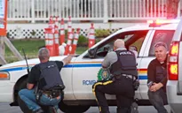 Hai cảnh sát Canada bị bắn trọng thương