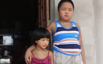 Cuộc sống chỉ một màu đen của gia đình có 3 thế hệ bị mù