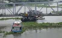 TP.HCM: Liên tiếp xảy ra kẹt tàu dưới gầm cầu Bình Lợi