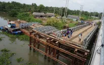 Long An: Đơn vị thi công ẩu, một phụ nữ rơi xuống sông mất tích