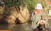 Thiếu cầu treo: Dân khó đủ bề!