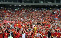 Cổ động viên ĐT Olympic Việt Nam khuấy động sân Shal Alam