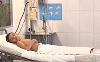 Cứu sống bé trai bỏng nặng do rơi xuống hố tro nóng