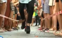 Tây Ban Nha: Độc đáo cuộc thi chạy bằng giày cao gót của cánh mày râu