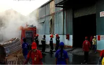 Bình Dương: Cháy lớn ở xưởng gỗ rộng hàng nghìn m2