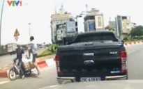 Va chạm giao thông, 2 lái xe xông vào đánh nhau