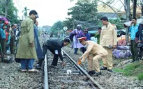 Không xin được việc làm, nam thanh niên lao vào tàu hỏa tự tử